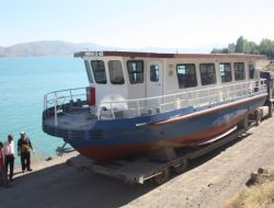 Çok Amaçlı Hizmet Teknesi Suya İndirildi