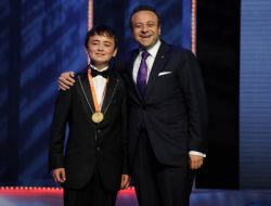 Türkçe Olimpiyatları Şarkı Finalinin Birincisi Tacikistanlı Shohrukh Yunusov