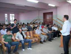 'Önce İnsan' Diyerek, İşçilerine Seminer Verdirdi