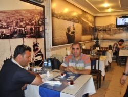 Ayvalık’ın Yakın Tarihi İşyerlerinin Duvarlarında Yaşatılıyor