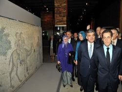 Gül Ve Sarkozy 'bizans'tan İstanbul'a: İki Kıtanın Limanı' Sergisini Gezdi