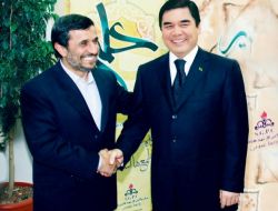 Berdimuhamedov İle Ahmedinejad Telefonda Görüştü