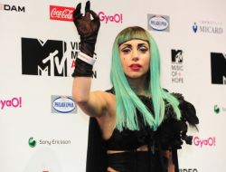 Lady Gaga, Afetzedeler İçin Yardım Konseri İle Japonya'da