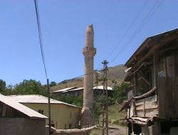 Elazığ'daki Deprem Zayıf Binalarda Hasara Yol Açtı