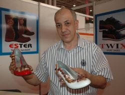 AYAKKABIYI ANTEP FISTIĞIYLA BEZEDİ!