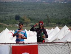 Suriyeliler Çadırlarda Yaşam Savaşı Veriyor