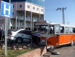 Öğrencileri Taşıyan Minibüs Kaza Yaptı: 10 Yaralı