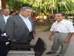 Bülent Arınç, Sünnetçisinin Elini Öptü!