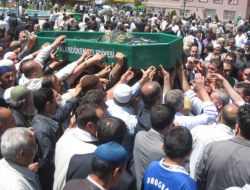 Abdullah Has Hocaefendi'yi Son Yolculuğuna Sevenleri Uğurladı