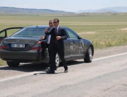 İran'a Giden Erzurum Valisi Öztürk'ün Konvoyunda Trafik Kazası