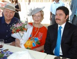 Caretta Carettaların Annesine Kraliyet Nişanı