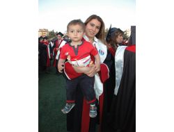 Hem İş Kadını, Hem Anne, Hem Öğrenci Oldu, Mezuniyetini Oğluyla Kutladı
