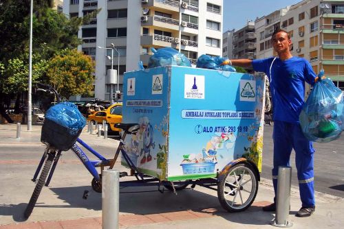Konak'ta günlük 100 ton atık ayrıştırılıyor!.
