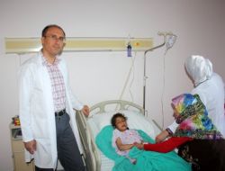 Kulak Zarının Büyük Kısmı Delik Olan Edanur, Başarılı Ameliyatla Şifa Buldu