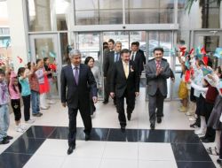 Gökçek İle Birliktetürk Lisesi’ni Ziyaret Eden Astana Valisi Piyano Çaldı