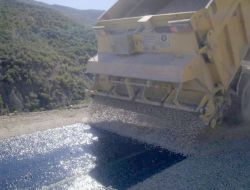 Aydıncık’ta Asfalt Yol Yapım Çalışmaları Devam Ediyor