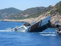 Denizaltı Turizmi İçin 70 Tonluk Bot Batırıldı