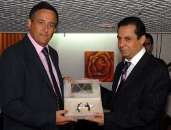 Alanya'ya 100 Bin İsrailli Getiren Geminin Sahibine Kentin 'gümüş Anahtarı' Hediye Edildi