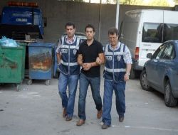 İzmir'de 13 Kişiyi Dolandıran Zanlı Yakalandı