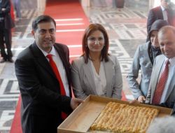 Meclis'e Arnavut Böreği Götürdü