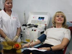 Rus Bakan, 'Anne' Olacak!