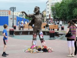 Rusya'da Michael Jackson Anıtı Açıldı