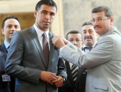 Hakan Şükür Kaydını Yaptırdı Bayburt Motifli Kravatı Taktı