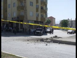 YÜKSEKOVA’DA BOMBA PATLADI