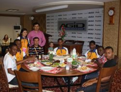 Türkçe’nin Çocukları Adana Kebabına Hayran Kaldı