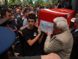 Şehit Eş Ve Baba'ya Asker Selamıyla Uğurlama