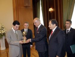 BERDİMUHAMEDOV’A ÖDÜL