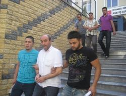 Kılık Değiştiren Hırsızlar Kameraya Yakalandı