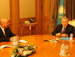 Nazarbayev Akpm Başkanı Çavuşoğlu'nu Kabul Etti