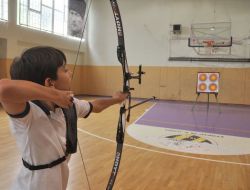 Minik Okçular Attıklarını Vuruyor