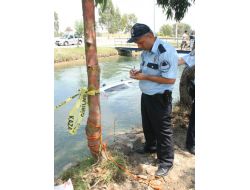 Suda Sürüklenmemesi İçin Otomobili Ağaca Bağladılar