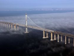 Dünyanın En Uzun Köprüsü Trafiğe Açıldı