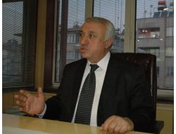 "Ekonomide Dünya Rekoru Kırarken, Politikada Sınıfta Kalıyoruz"