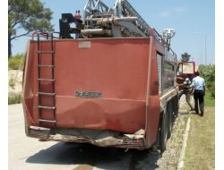 Turistleri Taşıyan Minibüs İtfaiye Aracına Çarptı: 6’sı Turist 7 Yaralı (2)