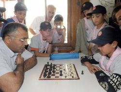 Depremzede Gençlere Spor Malzemesi Desteği