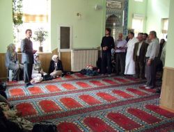 Umreye Gidecekler Kabe Maketi Etrafında Temsili Tavaf Yaptı