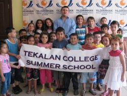 İngilizce Yaz Okulu'nda Amerikalı Öğretmen Ders Veriyor