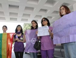 Feministler Kktc Meclisi'nde Eylem Yaptı